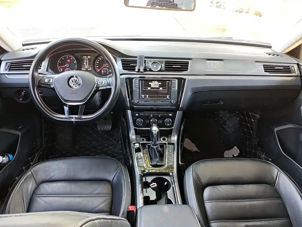 Volkswagen Passat — фото 10