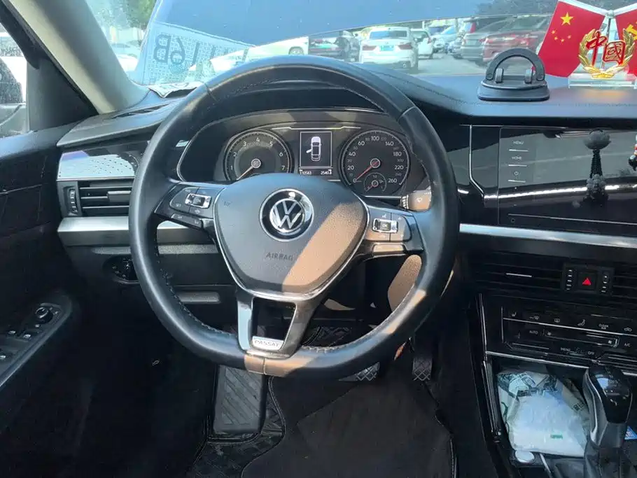 Volkswagen Passat — фото 15