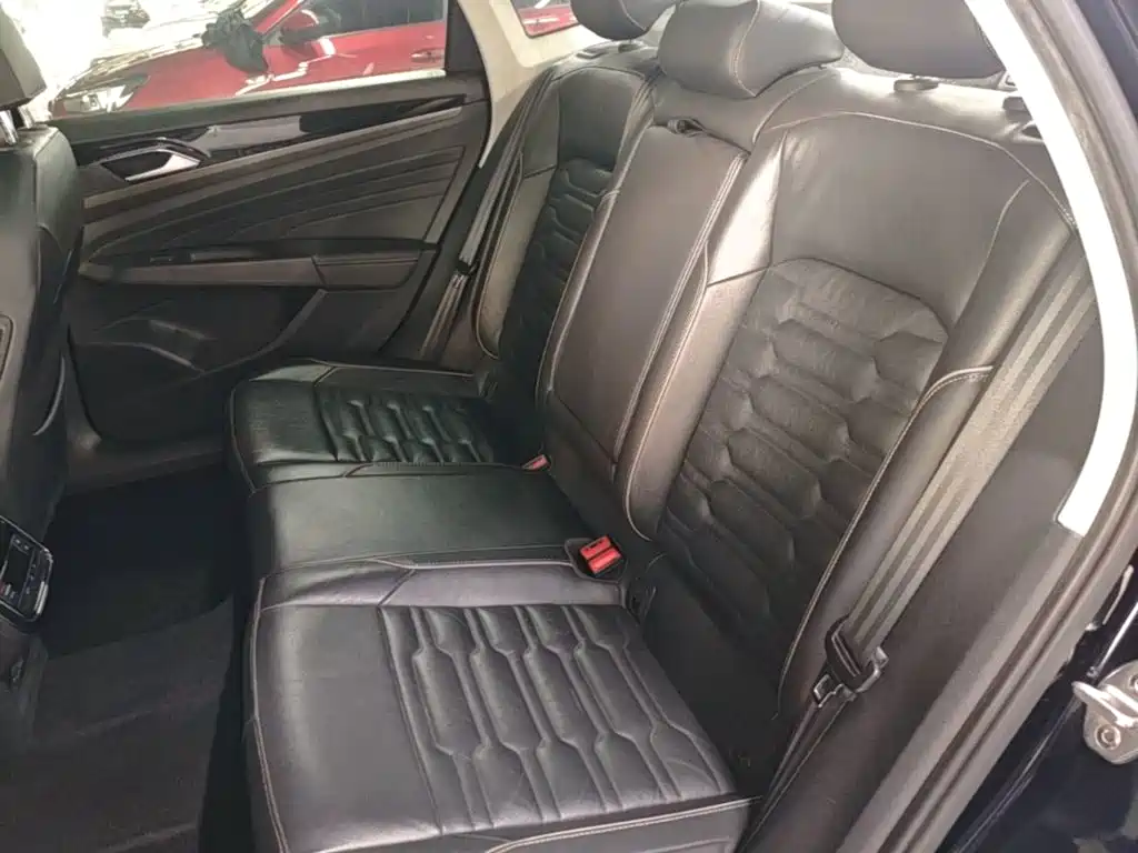 Volkswagen Passat — фото 17