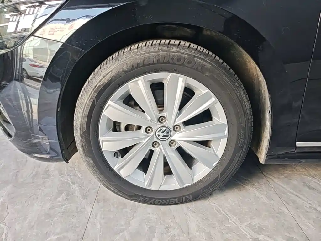 Volkswagen Passat — фото 23