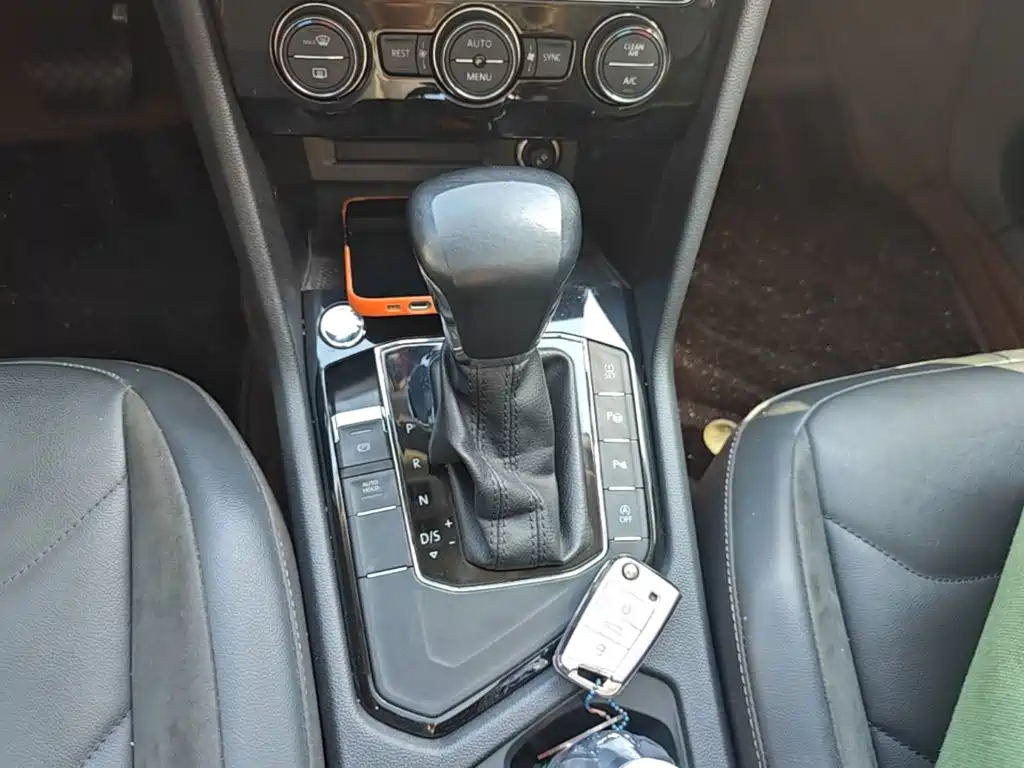 Volkswagen Tiguan L — фото 14