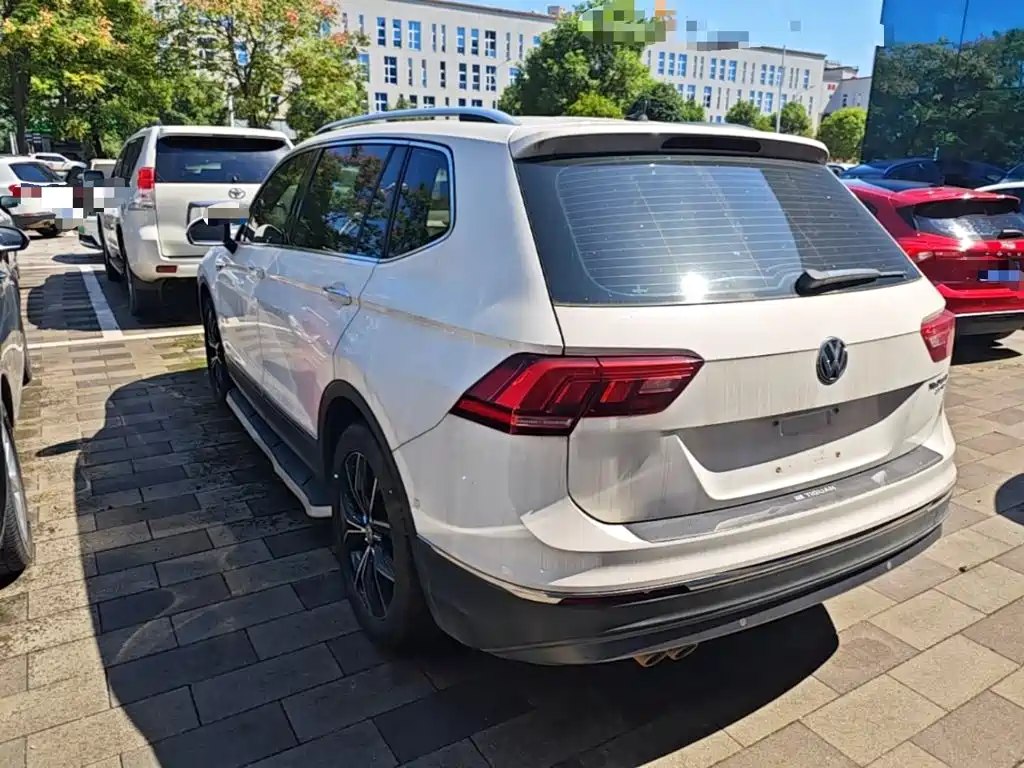 Volkswagen Tiguan L — фото 5