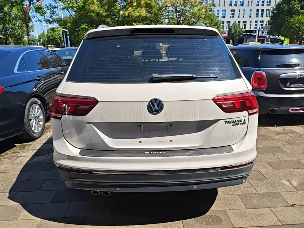 Volkswagen Tiguan L — фото 6