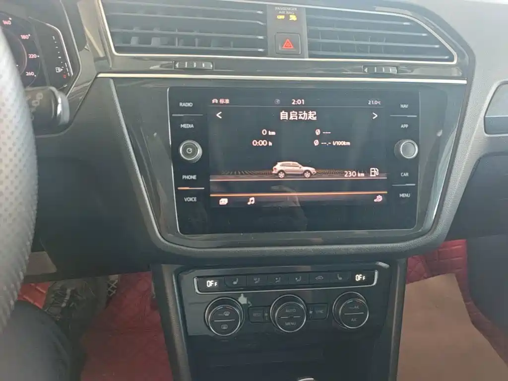 Volkswagen Tiguan — фото 13