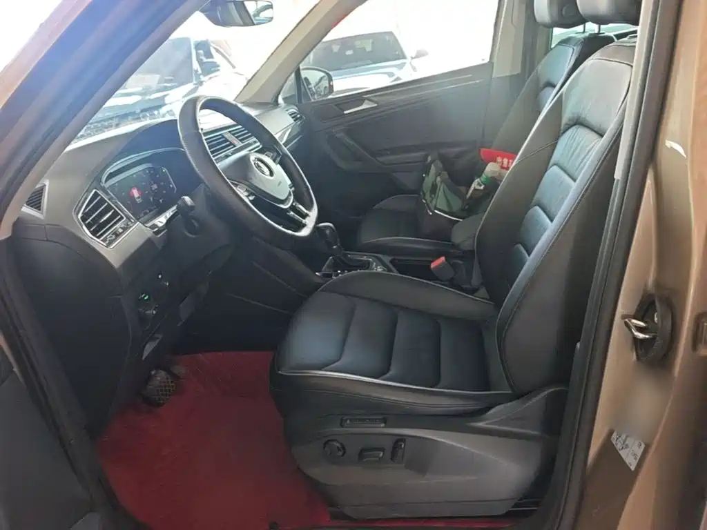 Volkswagen Tiguan — фото 15