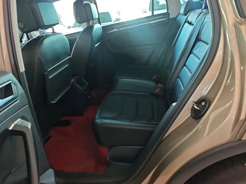 Volkswagen Tiguan — фото 17