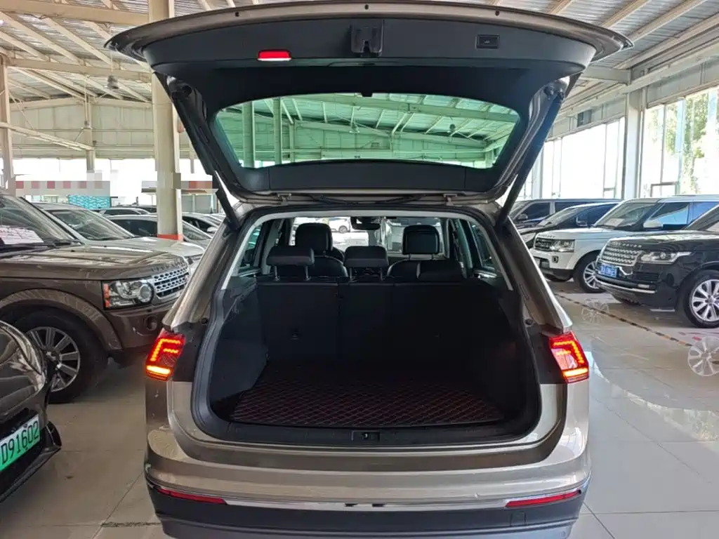 Volkswagen Tiguan — фото 19