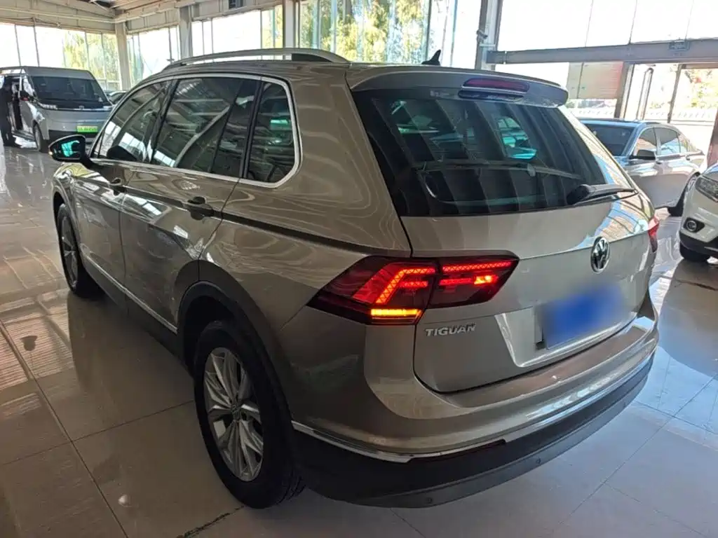 Volkswagen Tiguan — фото 5