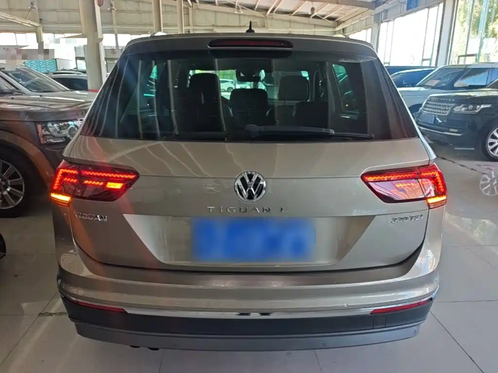 Volkswagen Tiguan — фото 6