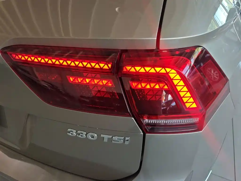 Volkswagen Tiguan — фото 8