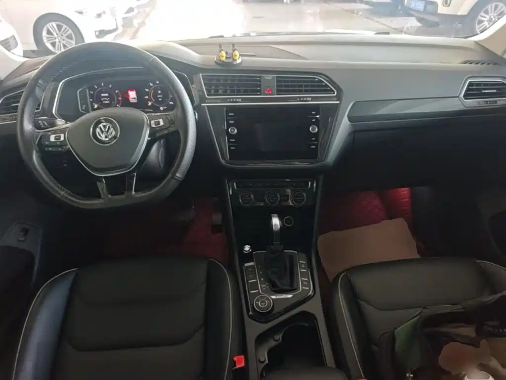 Volkswagen Tiguan — фото 10