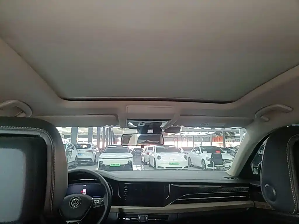 Volkswagen Passat — фото 18