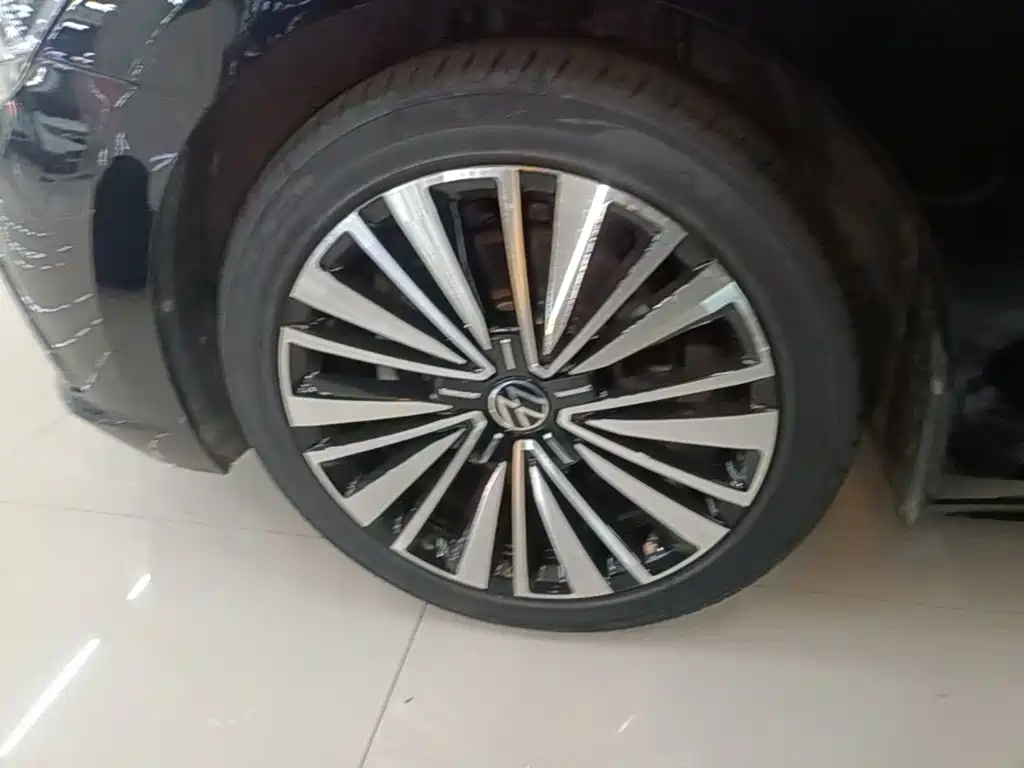 Volkswagen Passat — фото 23