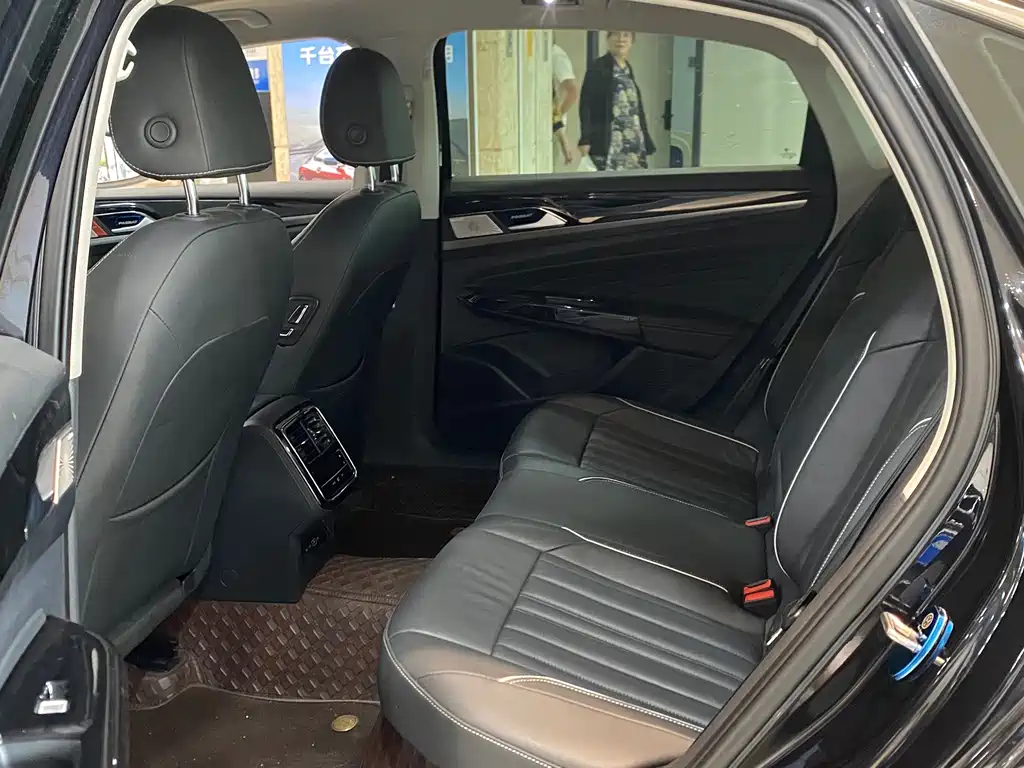 Volkswagen Passat — фото 11