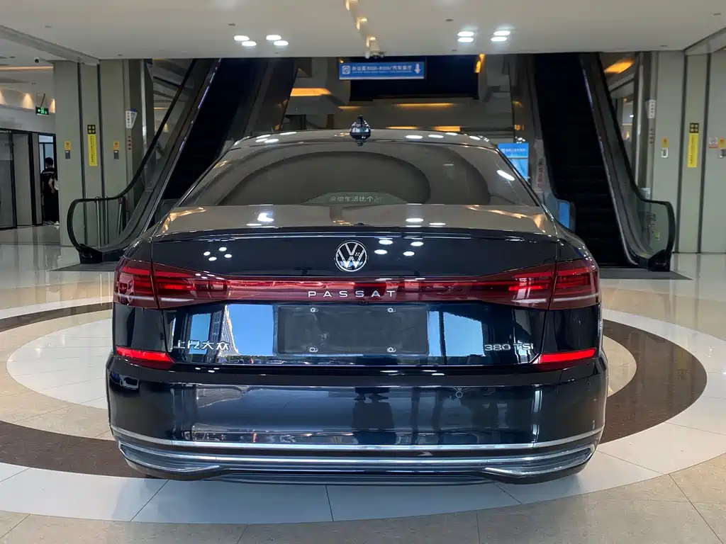 Volkswagen Passat — фото 15