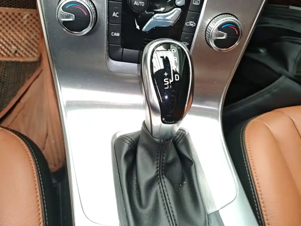 Volvo S60 — фото 14