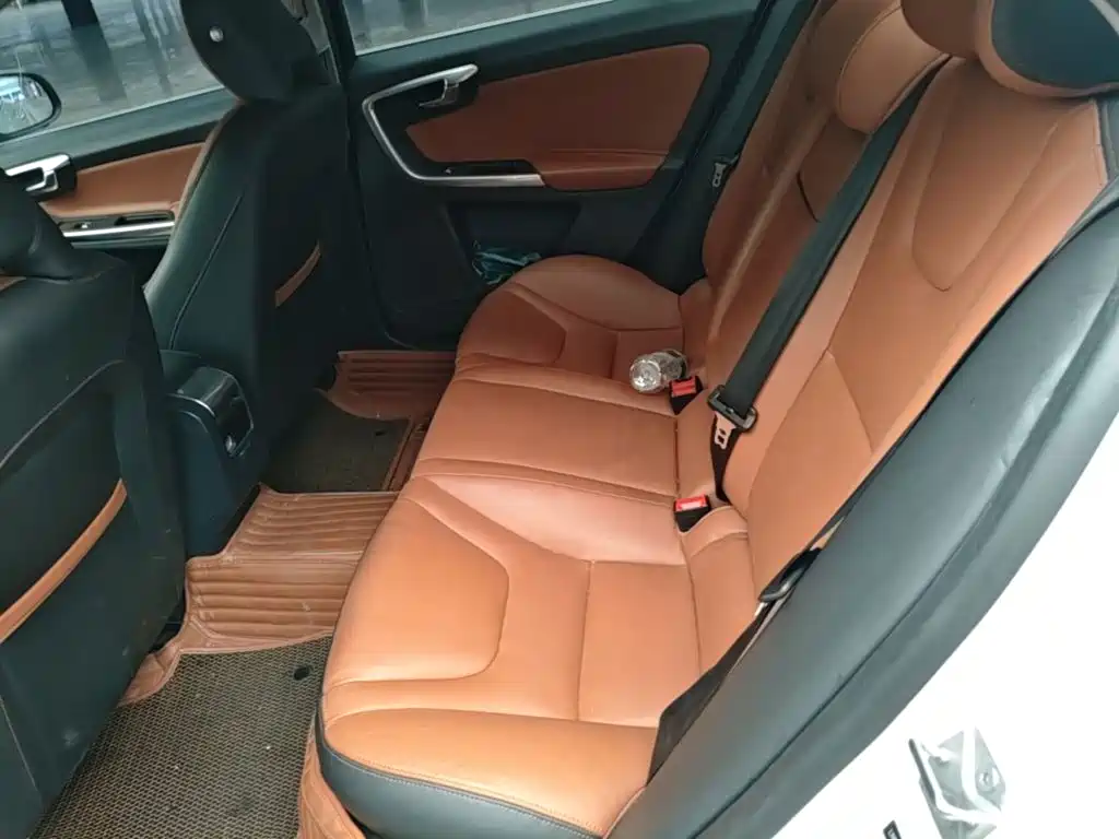 Volvo S60 — фото 17