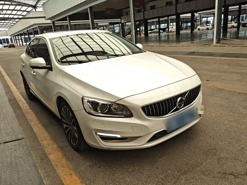 Volvo S60 — фото 4