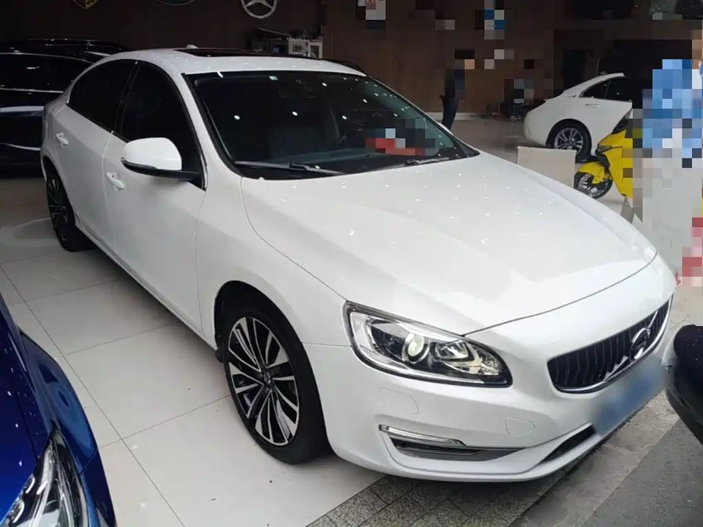 Volvo S60 — фото 4
