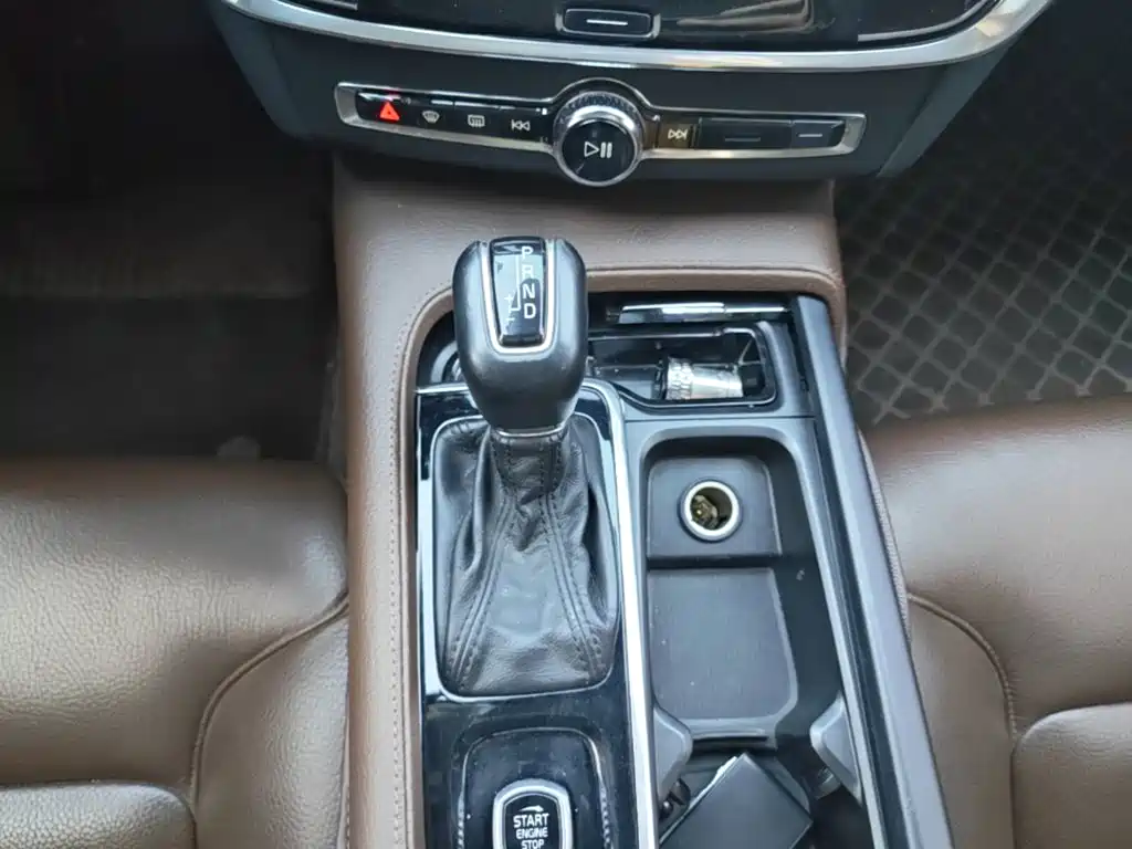 Volvo S90 — фото 14