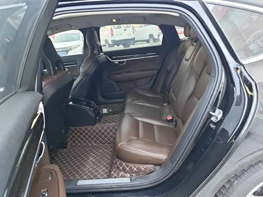 Volvo S90 — фото 17