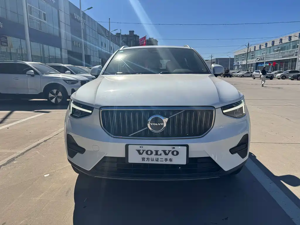 Volvo XC40 — фото 2
