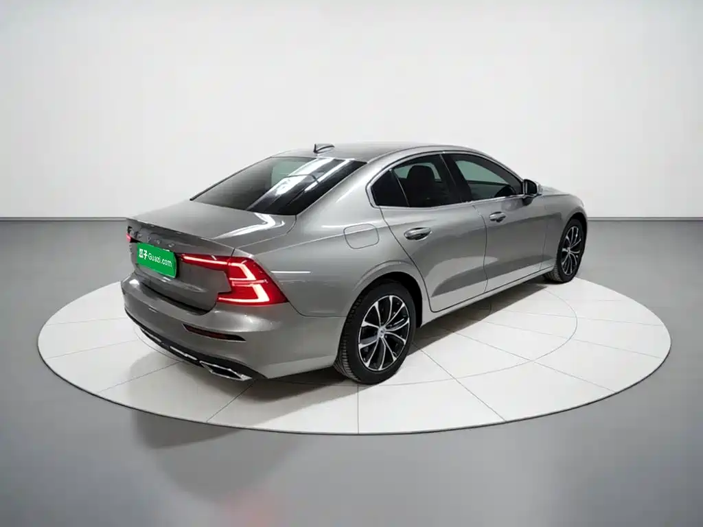 Volvo S60 — фото 4