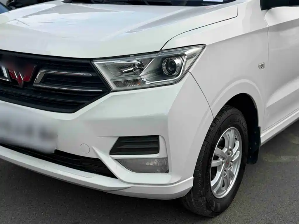 Wuling Hongguang — фото 11
