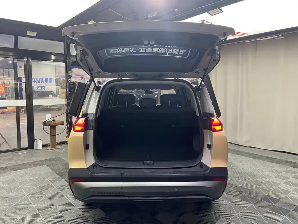 Wuling Xingguang 560 New Energy — фото 17