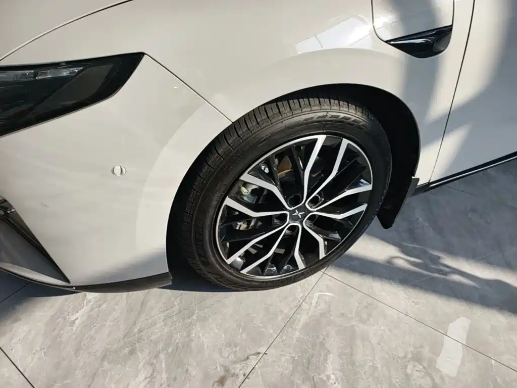 XPeng P5 — фото 23