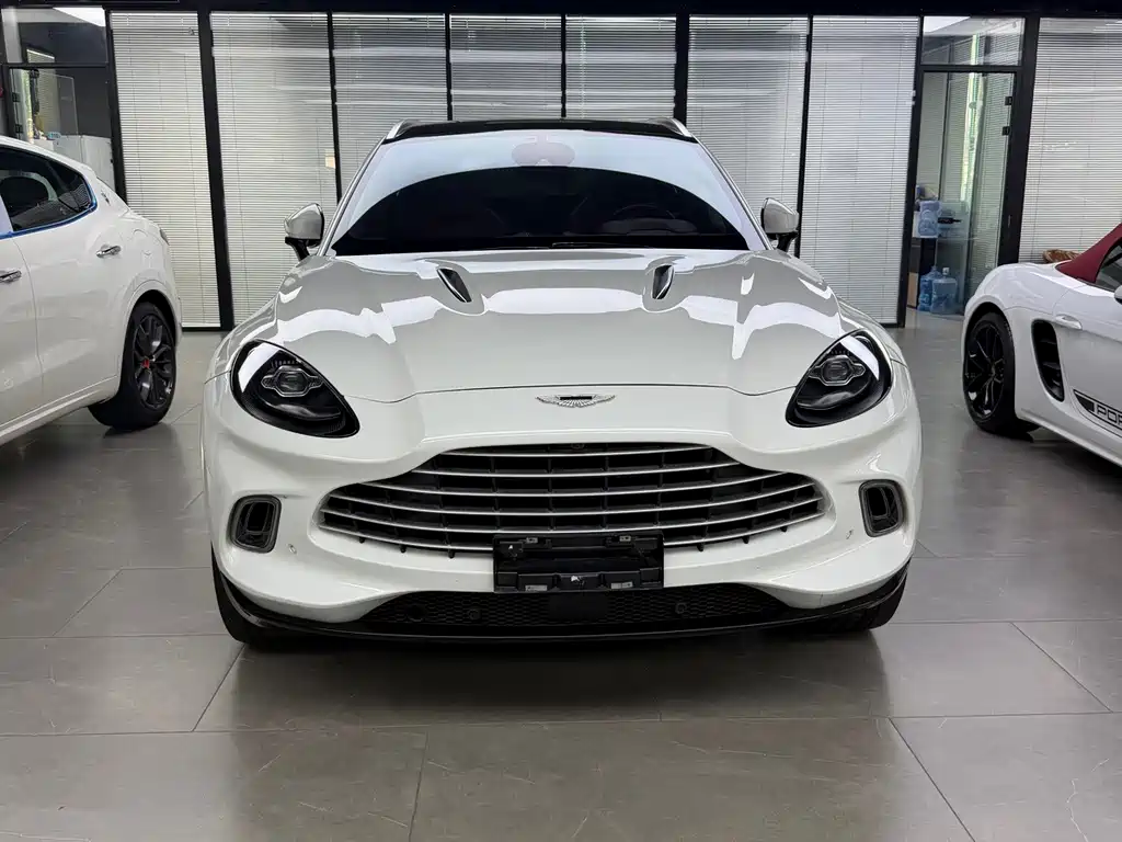 Aston Martin DBX — фото 2