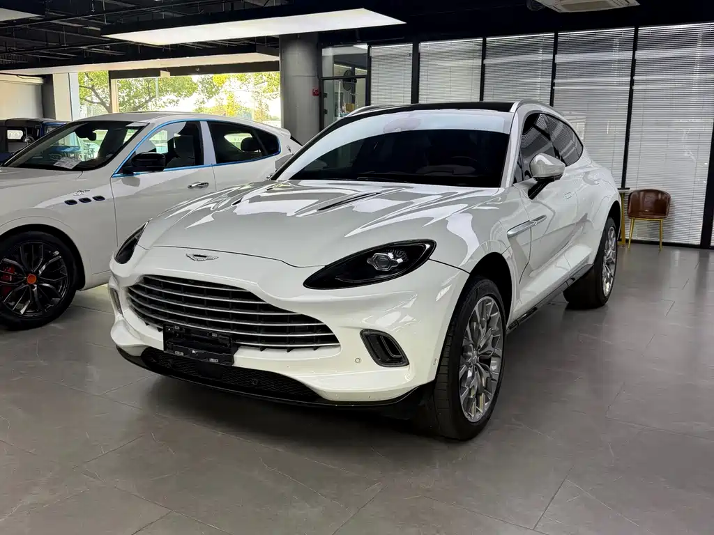 Aston Martin DBX — фото 3