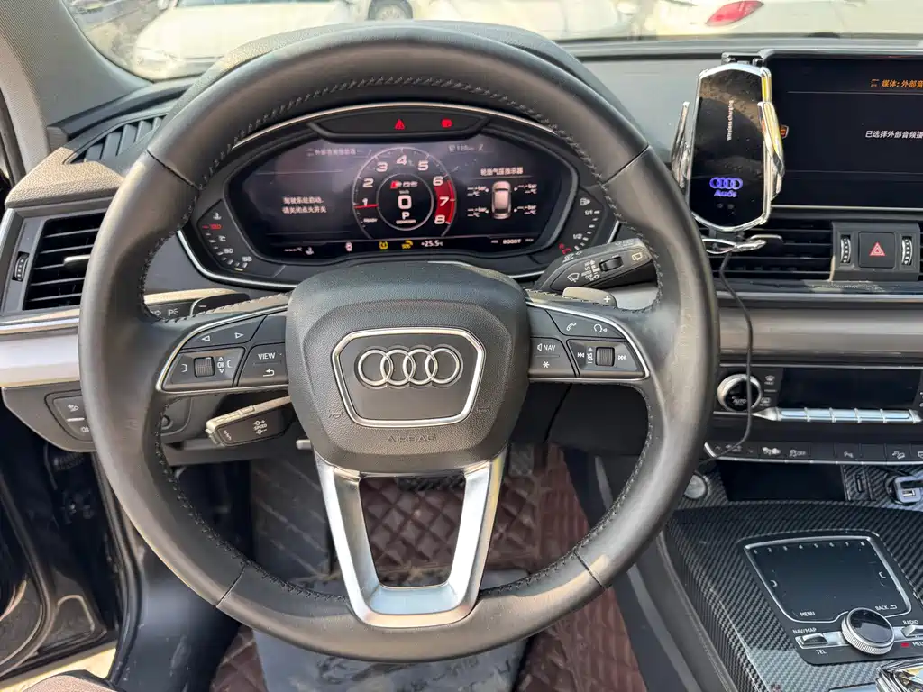 Audi Q5L — фото 16
