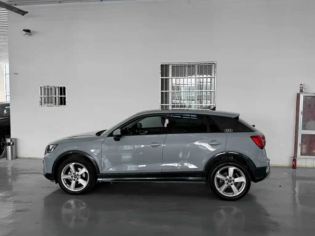 Audi Q2L — фото 2