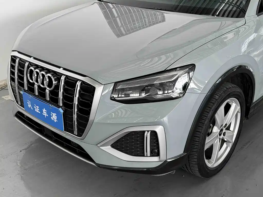 Audi Q2L — фото 6
