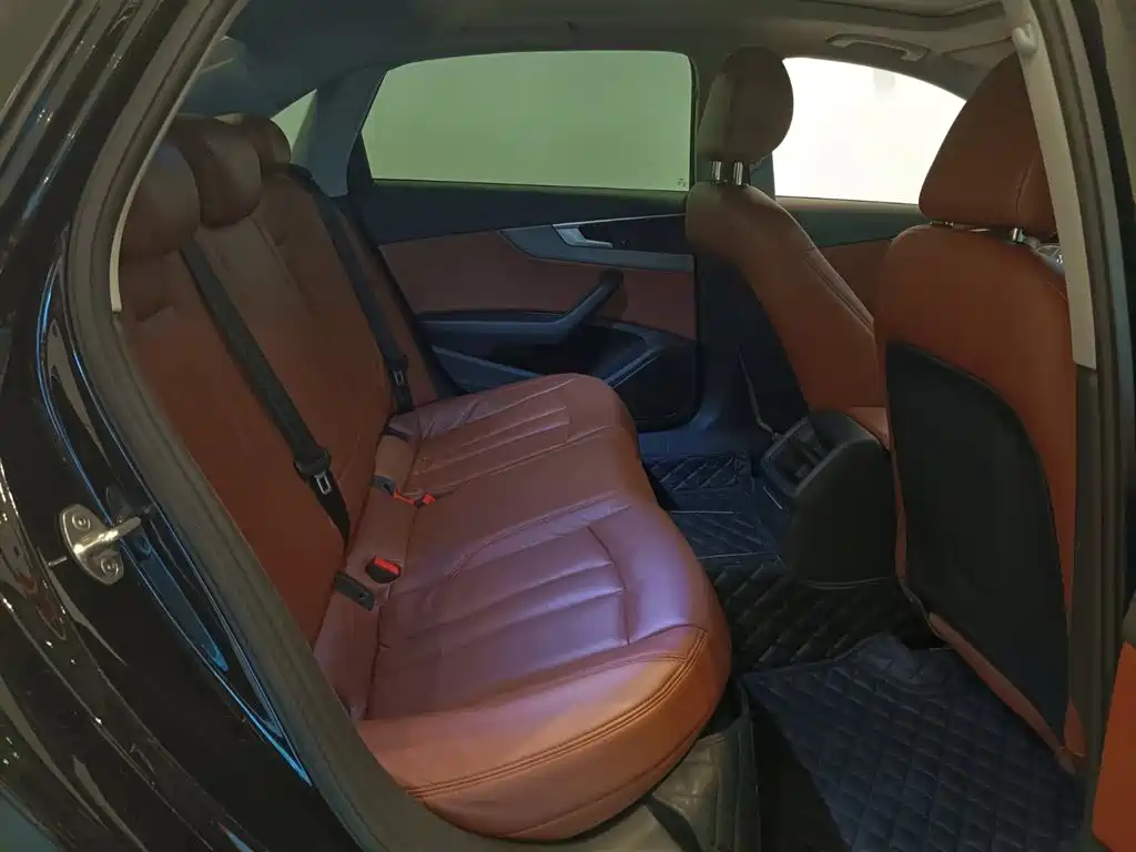 Audi A4L — фото 7