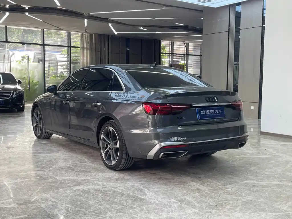 Audi A4L — фото 5