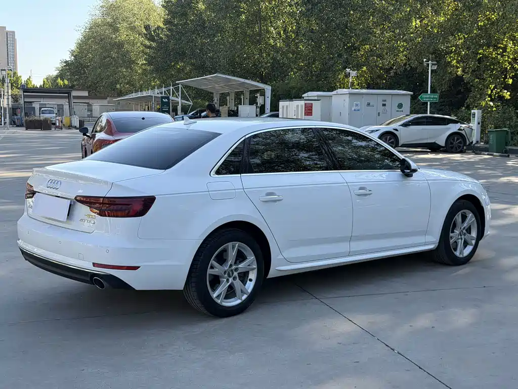 Audi A4L — фото 11