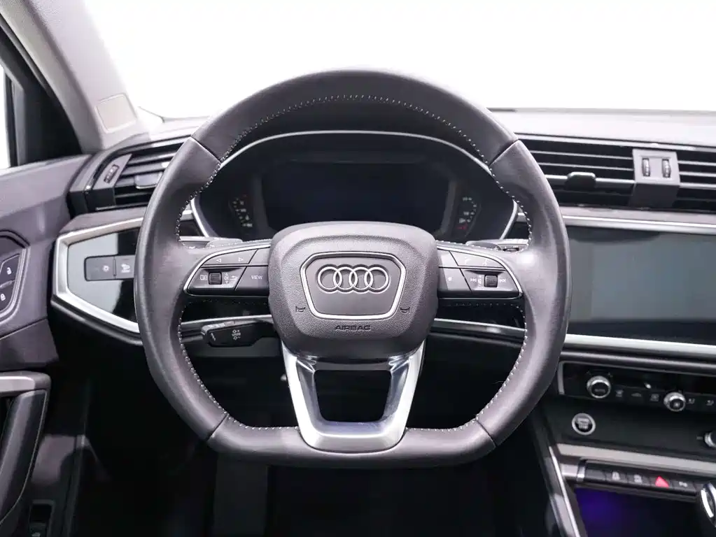Audi Q3 — фото 26