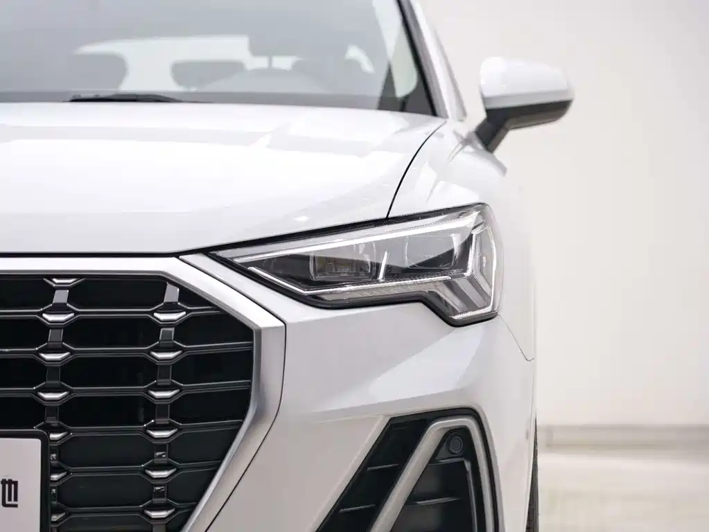 Audi Q3 — фото 10