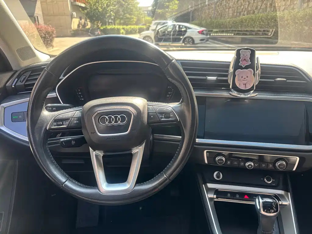 Audi Q3 — фото 14