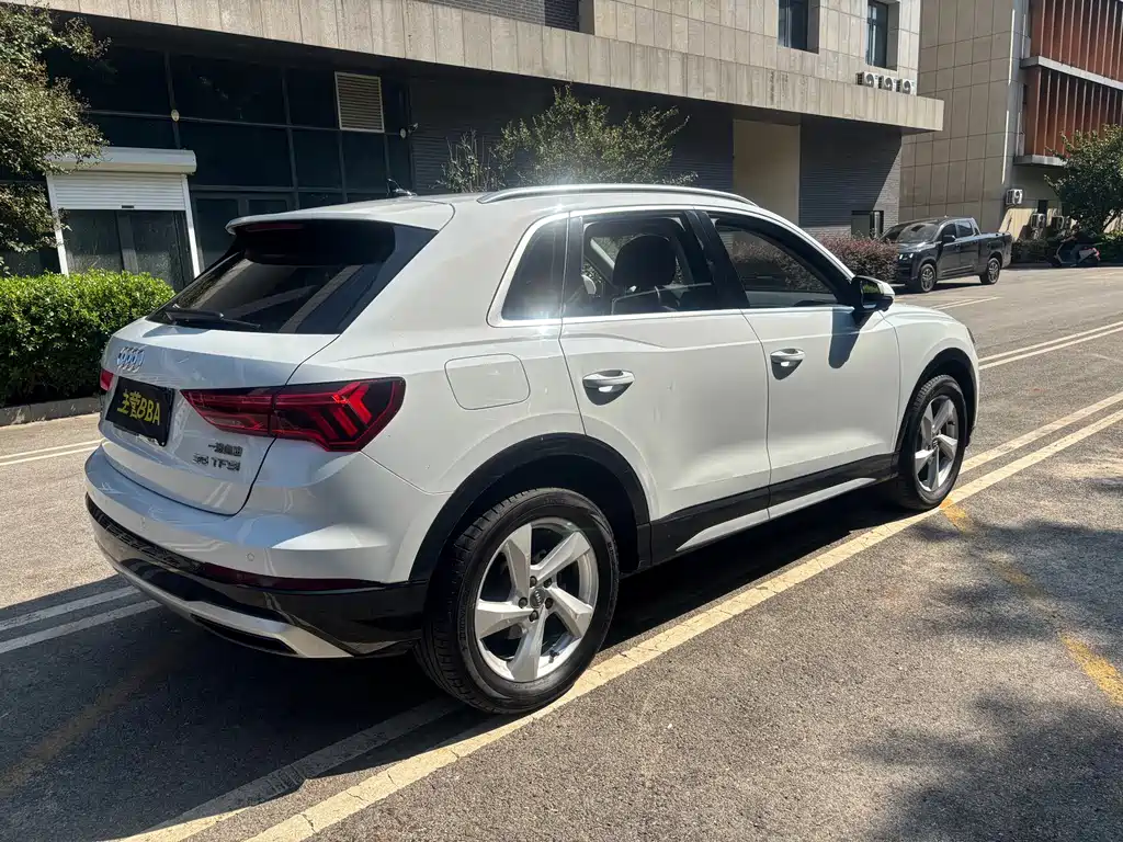Audi Q3 — фото 21
