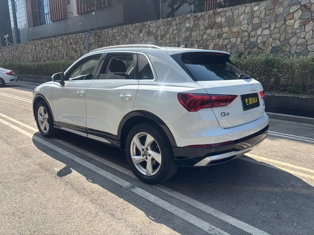 Audi Q3 — фото 23