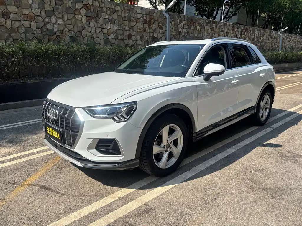 Audi Q3 — фото 1