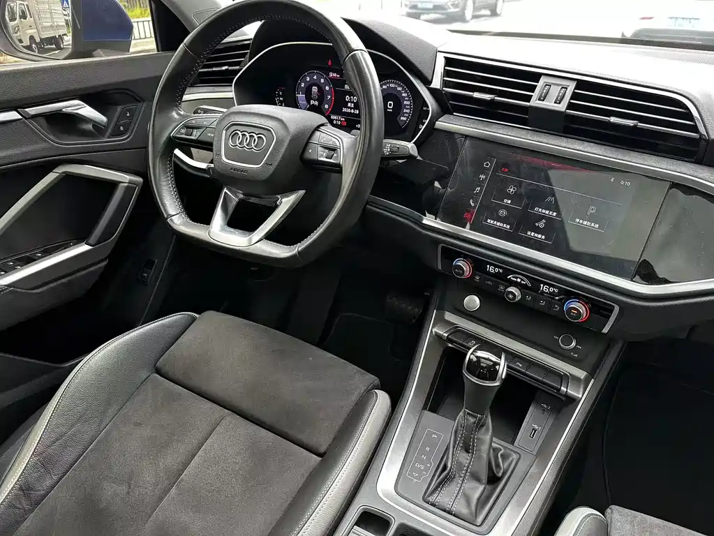 Audi Q3 — фото 11