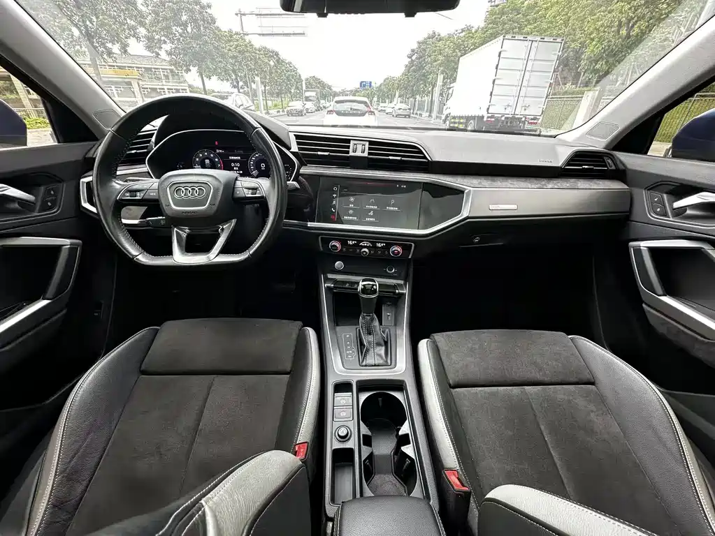 Audi Q3 — фото 10
