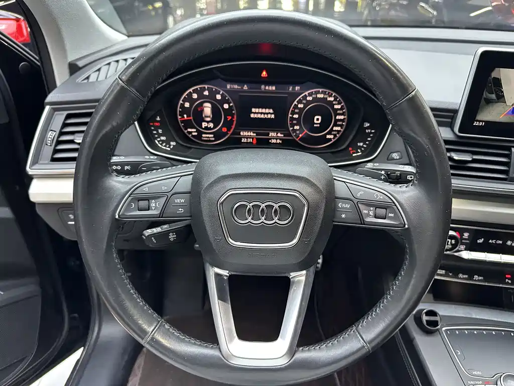 Audi Q5L — фото 14