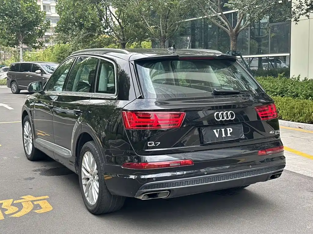 Audi Q7 — фото 5