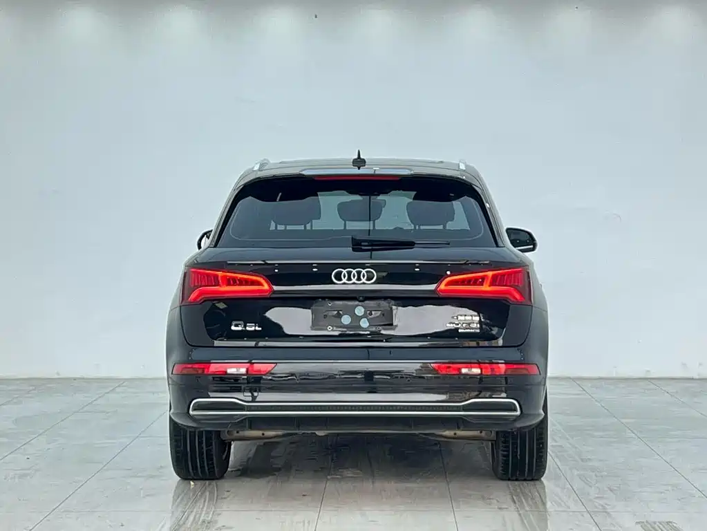 Audi Q5L — фото 8