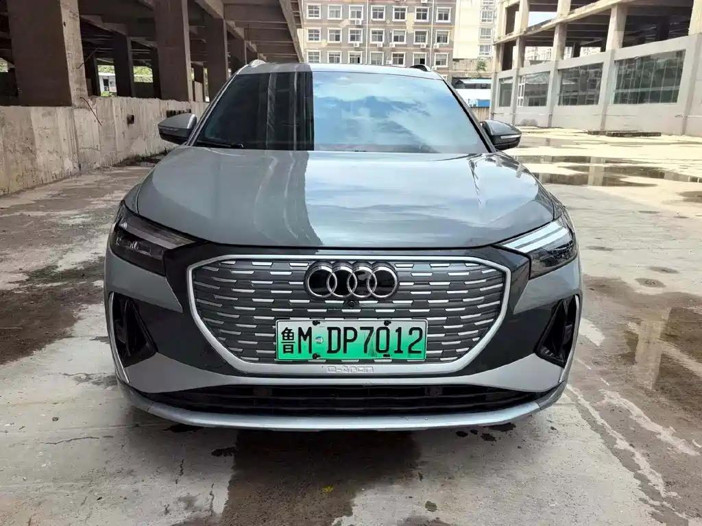 Audi Q4 e-tron — фото 2
